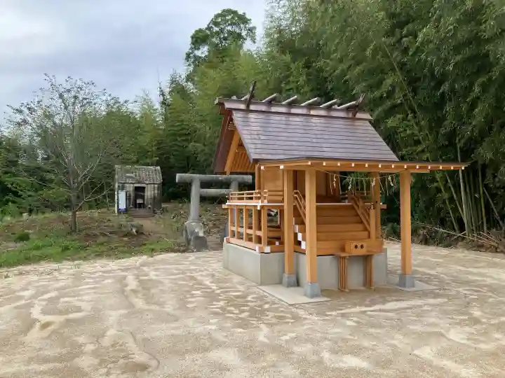 百里神社の{uncategorized: "未分類", other: "その他", undefined: "問題あり", building: "その他建物", grave: "お墓", sacred_gate: "鳥居", guardian: "狛犬", statue: "像", buddha: "仏像", history: "歴史", nature: "自然", garden: "庭園", animal: "動物", pagoda: "塔", temizu: "手水舎", mountain_gate: "山門・神門", sanctuary: "本殿・本堂", subordinate: "末社・摂社", art: "芸術", scenery: "景色", jizo: "地蔵", ema: "絵馬", goshuin: "御朱印", omikuji: "おみくじ", items: "授与品その他", amulet: "お守り", goshuincho: "御朱印帳", eats: "食事", festival: "お祭り", votive_dance: "神楽", shichigosan: "七五三参", wedding: "結婚式", experience: "体験その他", initially: "初詣", around: "周辺", anti_infection: "感染症対策"}