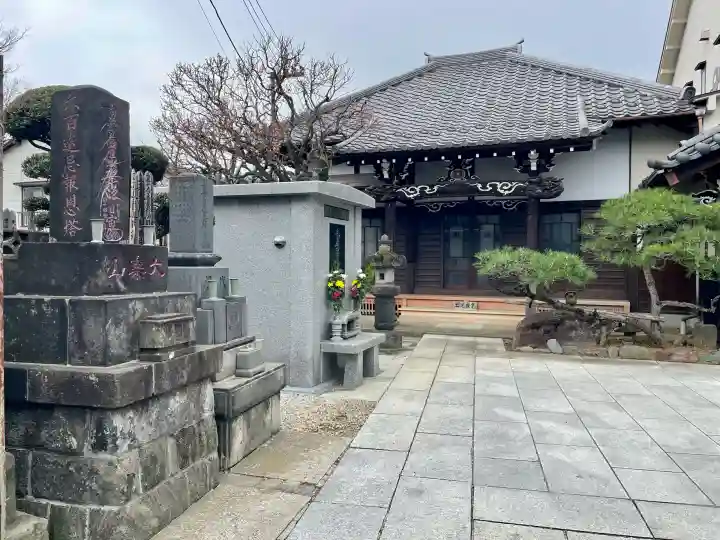 長運寺の{uncategorized: "未分類", other: "その他", undefined: "問題あり", building: "その他建物", grave: "お墓", sacred_gate: "鳥居", guardian: "狛犬", statue: "像", buddha: "仏像", history: "歴史", nature: "自然", garden: "庭園", animal: "動物", pagoda: "塔", temizu: "手水舎", mountain_gate: "山門・神門", sanctuary: "本殿・本堂", subordinate: "末社・摂社", art: "芸術", scenery: "景色", jizo: "地蔵", ema: "絵馬", goshuin: "御朱印", omikuji: "おみくじ", items: "授与品その他", amulet: "お守り", goshuincho: "御朱印帳", eats: "食事", festival: "お祭り", votive_dance: "神楽", shichigosan: "七五三参", wedding: "結婚式", experience: "体験その他", initially: "初詣", around: "周辺", anti_infection: "感染症対策"}
