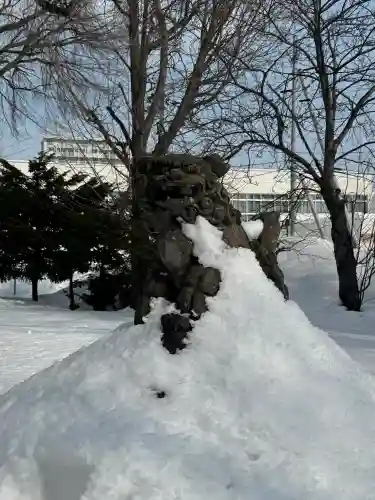 中の島神社の{uncategorized: "未分類", other: "その他", undefined: "問題あり", building: "その他建物", grave: "お墓", sacred_gate: "鳥居", guardian: "狛犬", statue: "像", buddha: "仏像", history: "歴史", nature: "自然", garden: "庭園", animal: "動物", pagoda: "塔", temizu: "手水舎", mountain_gate: "山門・神門", sanctuary: "本殿・本堂", subordinate: "末社・摂社", art: "芸術", scenery: "景色", jizo: "地蔵", ema: "絵馬", goshuin: "御朱印", omikuji: "おみくじ", items: "授与品その他", amulet: "お守り", goshuincho: "御朱印帳", eats: "食事", festival: "お祭り", votive_dance: "神楽", shichigosan: "七五三参", wedding: "結婚式", experience: "体験その他", initially: "初詣", around: "周辺", anti_infection: "感染症対策"}