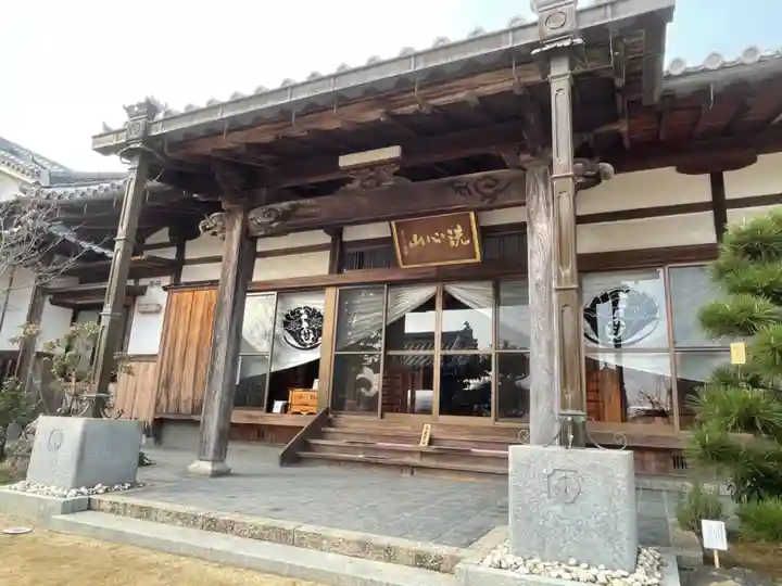 甘露寺の本殿・本堂