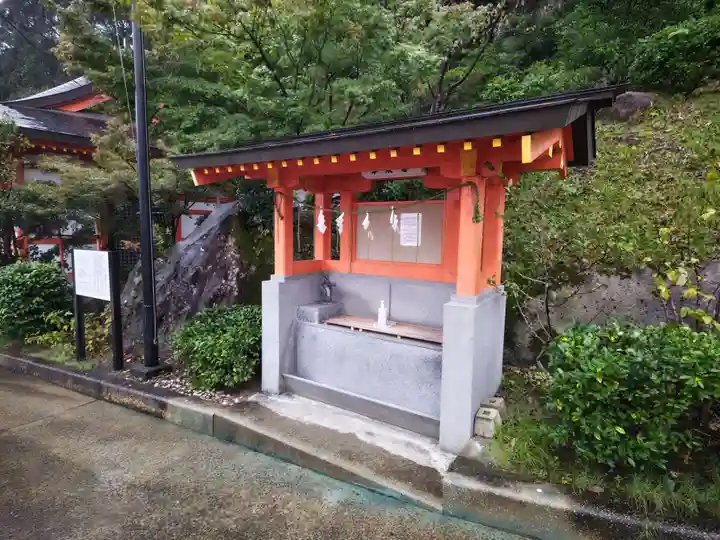 御館山稲荷神社の手水舎