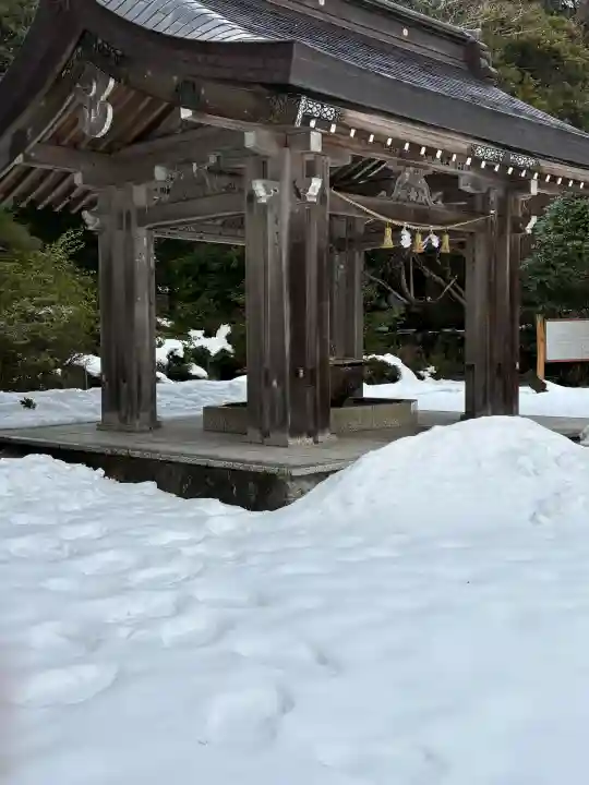 氣多大社の{uncategorized: "未分類", other: "その他", undefined: "問題あり", building: "その他建物", grave: "お墓", sacred_gate: "鳥居", guardian: "狛犬", statue: "像", buddha: "仏像", history: "歴史", nature: "自然", garden: "庭園", animal: "動物", pagoda: "塔", temizu: "手水舎", mountain_gate: "山門・神門", sanctuary: "本殿・本堂", subordinate: "末社・摂社", art: "芸術", scenery: "景色", jizo: "地蔵", ema: "絵馬", goshuin: "御朱印", omikuji: "おみくじ", items: "授与品その他", amulet: "お守り", goshuincho: "御朱印帳", eats: "食事", festival: "お祭り", votive_dance: "神楽", shichigosan: "七五三参", wedding: "結婚式", experience: "体験その他", initially: "初詣", around: "周辺", anti_infection: "感染症対策"}
