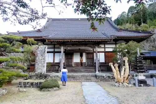 医王寺の本殿・本堂