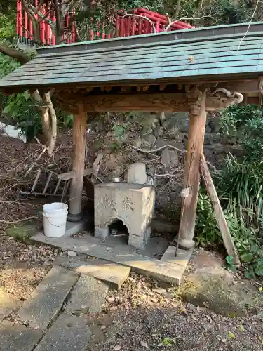 稲荷神社の{uncategorized: "未分類", other: "その他", undefined: "問題あり", building: "その他建物", grave: "お墓", sacred_gate: "鳥居", guardian: "狛犬", statue: "像", buddha: "仏像", history: "歴史", nature: "自然", garden: "庭園", animal: "動物", pagoda: "塔", temizu: "手水舎", mountain_gate: "山門・神門", sanctuary: "本殿・本堂", subordinate: "末社・摂社", art: "芸術", scenery: "景色", jizo: "地蔵", ema: "絵馬", goshuin: "御朱印", omikuji: "おみくじ", items: "授与品その他", amulet: "お守り", goshuincho: "御朱印帳", eats: "食事", festival: "お祭り", votive_dance: "神楽", shichigosan: "七五三参", wedding: "結婚式", experience: "体験その他", initially: "初詣", around: "周辺", anti_infection: "感染症対策"}