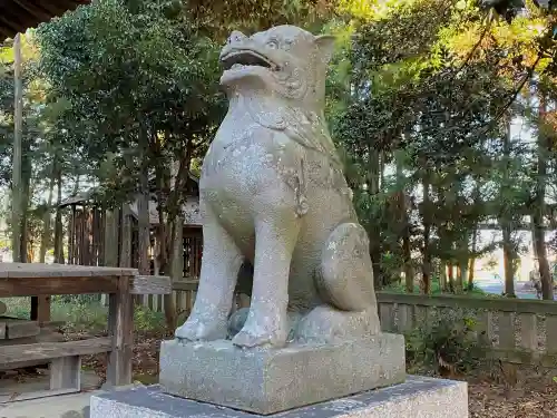 楡山神社の狛犬