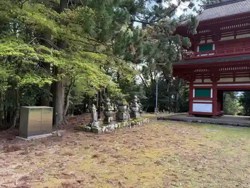 光明寺の{uncategorized: "未分類", other: "その他", undefined: "問題あり", building: "その他建物", grave: "お墓", sacred_gate: "鳥居", guardian: "狛犬", statue: "像", buddha: "仏像", history: "歴史", nature: "自然", garden: "庭園", animal: "動物", pagoda: "塔", temizu: "手水舎", mountain_gate: "山門・神門", sanctuary: "本殿・本堂", subordinate: "末社・摂社", art: "芸術", scenery: "景色", jizo: "地蔵", ema: "絵馬", goshuin: "御朱印", omikuji: "おみくじ", items: "授与品その他", amulet: "お守り", goshuincho: "御朱印帳", eats: "食事", festival: "お祭り", votive_dance: "神楽", shichigosan: "七五三参", wedding: "結婚式", experience: "体験その他", initially: "初詣", around: "周辺", anti_infection: "感染症対策"}