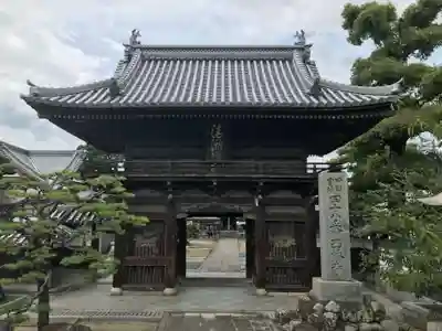 西林寺の山門・神門
