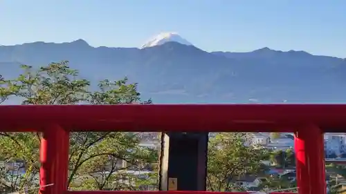 差出磯大嶽山神社 仕事と健康と厄よけの神さまの景色