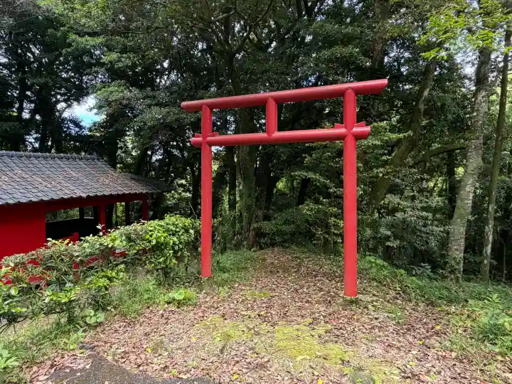 湯之峯神社の{uncategorized: "未分類", other: "その他", undefined: "問題あり", building: "その他建物", grave: "お墓", sacred_gate: "鳥居", guardian: "狛犬", statue: "像", buddha: "仏像", history: "歴史", nature: "自然", garden: "庭園", animal: "動物", pagoda: "塔", temizu: "手水舎", mountain_gate: "山門・神門", sanctuary: "本殿・本堂", subordinate: "末社・摂社", art: "芸術", scenery: "景色", jizo: "地蔵", ema: "絵馬", goshuin: "御朱印", omikuji: "おみくじ", items: "授与品その他", amulet: "お守り", goshuincho: "御朱印帳", eats: "食事", festival: "お祭り", votive_dance: "神楽", shichigosan: "七五三参", wedding: "結婚式", experience: "体験その他", initially: "初詣", around: "周辺", anti_infection: "感染症対策"}