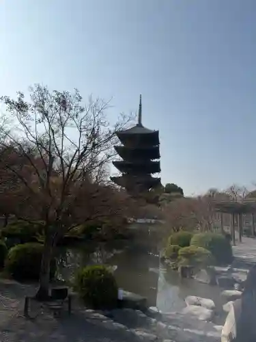 東寺（教王護国寺）の{uncategorized: "未分類", other: "その他", undefined: "問題あり", building: "その他建物", grave: "お墓", sacred_gate: "鳥居", guardian: "狛犬", statue: "像", buddha: "仏像", history: "歴史", nature: "自然", garden: "庭園", animal: "動物", pagoda: "塔", temizu: "手水舎", mountain_gate: "山門・神門", sanctuary: "本殿・本堂", subordinate: "末社・摂社", art: "芸術", scenery: "景色", jizo: "地蔵", ema: "絵馬", goshuin: "御朱印", omikuji: "おみくじ", items: "授与品その他", amulet: "お守り", goshuincho: "御朱印帳", eats: "食事", festival: "お祭り", votive_dance: "神楽", shichigosan: "七五三参", wedding: "結婚式", experience: "体験その他", initially: "初詣", around: "周辺", anti_infection: "感染症対策"}