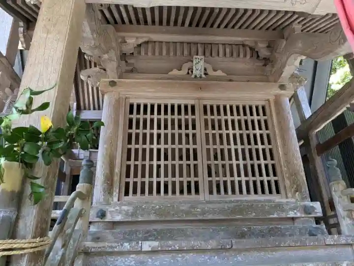 八幡神社の{uncategorized: "未分類", other: "その他", undefined: "問題あり", building: "その他建物", grave: "お墓", sacred_gate: "鳥居", guardian: "狛犬", statue: "像", buddha: "仏像", history: "歴史", nature: "自然", garden: "庭園", animal: "動物", pagoda: "塔", temizu: "手水舎", mountain_gate: "山門・神門", sanctuary: "本殿・本堂", subordinate: "末社・摂社", art: "芸術", scenery: "景色", jizo: "地蔵", ema: "絵馬", goshuin: "御朱印", omikuji: "おみくじ", items: "授与品その他", amulet: "お守り", goshuincho: "御朱印帳", eats: "食事", festival: "お祭り", votive_dance: "神楽", shichigosan: "七五三参", wedding: "結婚式", experience: "体験その他", initially: "初詣", around: "周辺", anti_infection: "感染症対策"}