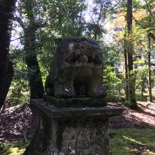 綾神社の狛犬