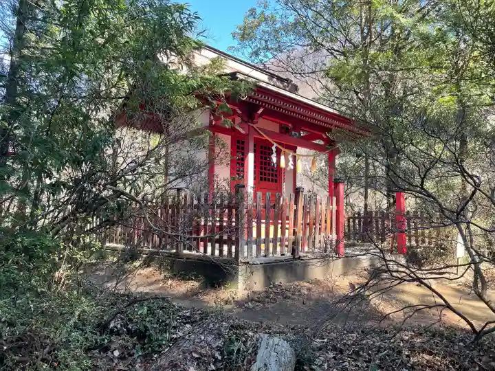 伊勢ケ渕弁天宮の{uncategorized: "未分類", other: "その他", undefined: "問題あり", building: "その他建物", grave: "お墓", sacred_gate: "鳥居", guardian: "狛犬", statue: "像", buddha: "仏像", history: "歴史", nature: "自然", garden: "庭園", animal: "動物", pagoda: "塔", temizu: "手水舎", mountain_gate: "山門・神門", sanctuary: "本殿・本堂", subordinate: "末社・摂社", art: "芸術", scenery: "景色", jizo: "地蔵", ema: "絵馬", goshuin: "御朱印", omikuji: "おみくじ", items: "授与品その他", amulet: "お守り", goshuincho: "御朱印帳", eats: "食事", festival: "お祭り", votive_dance: "神楽", shichigosan: "七五三参", wedding: "結婚式", experience: "体験その他", initially: "初詣", around: "周辺", anti_infection: "感染症対策"}