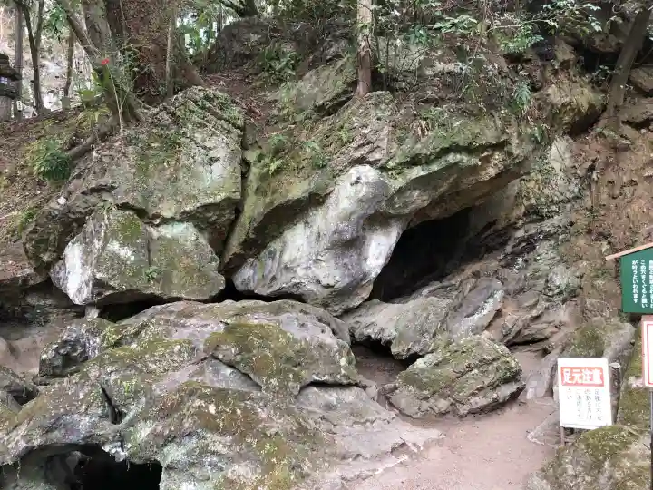 石山寺の{uncategorized: "未分類", other: "その他", undefined: "問題あり", building: "その他建物", grave: "お墓", sacred_gate: "鳥居", guardian: "狛犬", statue: "像", buddha: "仏像", history: "歴史", nature: "自然", garden: "庭園", animal: "動物", pagoda: "塔", temizu: "手水舎", mountain_gate: "山門・神門", sanctuary: "本殿・本堂", subordinate: "末社・摂社", art: "芸術", scenery: "景色", jizo: "地蔵", ema: "絵馬", goshuin: "御朱印", omikuji: "おみくじ", items: "授与品その他", amulet: "お守り", goshuincho: "御朱印帳", eats: "食事", festival: "お祭り", votive_dance: "神楽", shichigosan: "七五三参", wedding: "結婚式", experience: "体験その他", initially: "初詣", around: "周辺", anti_infection: "感染症対策"}