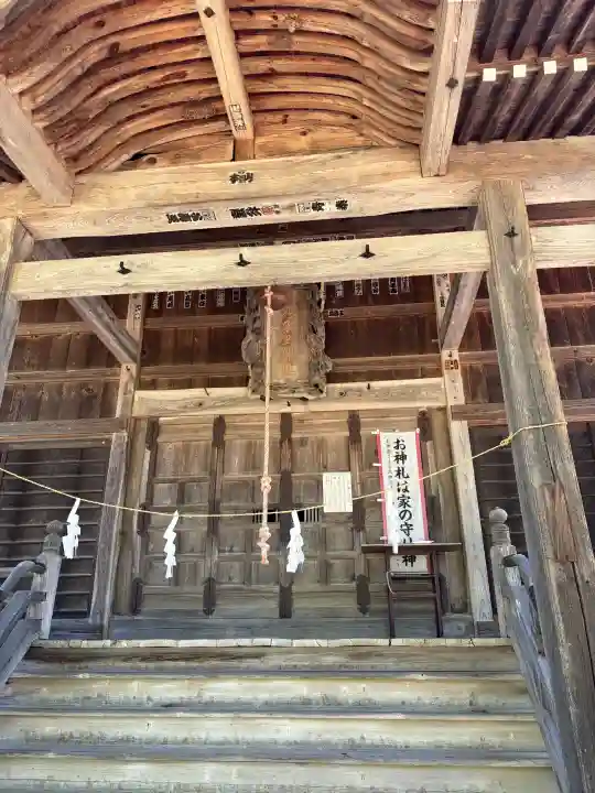 鬼無里神社の{uncategorized: "未分類", other: "その他", undefined: "問題あり", building: "その他建物", grave: "お墓", sacred_gate: "鳥居", guardian: "狛犬", statue: "像", buddha: "仏像", history: "歴史", nature: "自然", garden: "庭園", animal: "動物", pagoda: "塔", temizu: "手水舎", mountain_gate: "山門・神門", sanctuary: "本殿・本堂", subordinate: "末社・摂社", art: "芸術", scenery: "景色", jizo: "地蔵", ema: "絵馬", goshuin: "御朱印", omikuji: "おみくじ", items: "授与品その他", amulet: "お守り", goshuincho: "御朱印帳", eats: "食事", festival: "お祭り", votive_dance: "神楽", shichigosan: "七五三参", wedding: "結婚式", experience: "体験その他", initially: "初詣", around: "周辺", anti_infection: "感染症対策"}