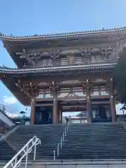 本佛寺の山門