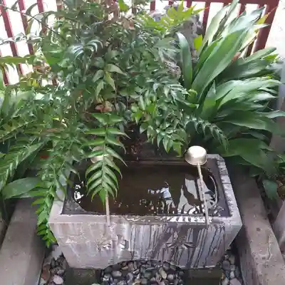 稲荷神社の手水舎