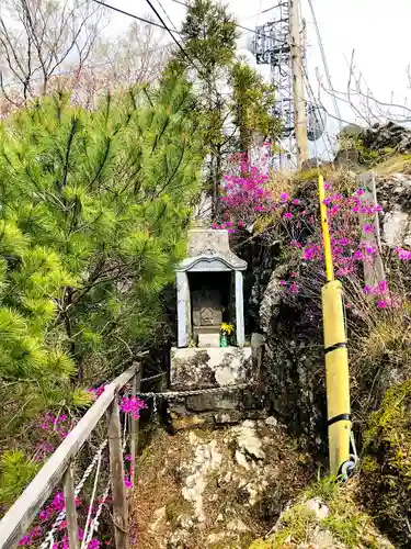 尺間神社の末社