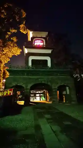 尾山神社の山門