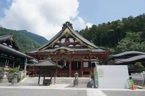 久遠寺の本殿