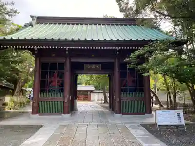 高徳院の山門・神門