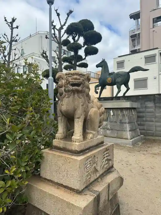 みなと八幡神社の{uncategorized: "未分類", other: "その他", undefined: "問題あり", building: "その他建物", grave: "お墓", sacred_gate: "鳥居", guardian: "狛犬", statue: "像", buddha: "仏像", history: "歴史", nature: "自然", garden: "庭園", animal: "動物", pagoda: "塔", temizu: "手水舎", mountain_gate: "山門・神門", sanctuary: "本殿・本堂", subordinate: "末社・摂社", art: "芸術", scenery: "景色", jizo: "地蔵", ema: "絵馬", goshuin: "御朱印", omikuji: "おみくじ", items: "授与品その他", amulet: "お守り", goshuincho: "御朱印帳", eats: "食事", festival: "お祭り", votive_dance: "神楽", shichigosan: "七五三参", wedding: "結婚式", experience: "体験その他", initially: "初詣", around: "周辺", anti_infection: "感染症対策"}