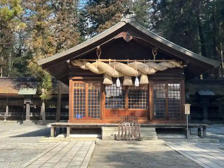 諏訪大社下社春宮の{uncategorized: "未分類", other: "その他", undefined: "問題あり", building: "その他建物", grave: "お墓", sacred_gate: "鳥居", guardian: "狛犬", statue: "像", buddha: "仏像", history: "歴史", nature: "自然", garden: "庭園", animal: "動物", pagoda: "塔", temizu: "手水舎", mountain_gate: "山門・神門", sanctuary: "本殿・本堂", subordinate: "末社・摂社", art: "芸術", scenery: "景色", jizo: "地蔵", ema: "絵馬", goshuin: "御朱印", omikuji: "おみくじ", items: "授与品その他", amulet: "お守り", goshuincho: "御朱印帳", eats: "食事", festival: "お祭り", votive_dance: "神楽", shichigosan: "七五三参", wedding: "結婚式", experience: "体験その他", initially: "初詣", around: "周辺", anti_infection: "感染症対策"}