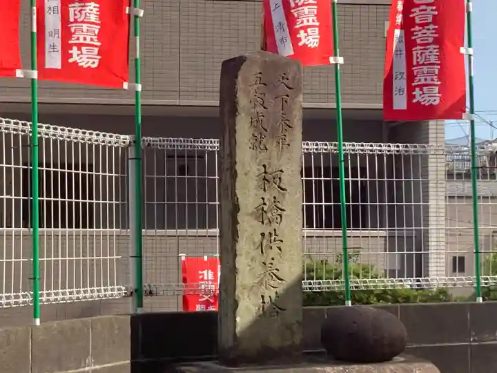 岩屋堂の{uncategorized: "未分類", other: "その他", undefined: "問題あり", building: "その他建物", grave: "お墓", sacred_gate: "鳥居", guardian: "狛犬", statue: "像", buddha: "仏像", history: "歴史", nature: "自然", garden: "庭園", animal: "動物", pagoda: "塔", temizu: "手水舎", mountain_gate: "山門・神門", sanctuary: "本殿・本堂", subordinate: "末社・摂社", art: "芸術", scenery: "景色", jizo: "地蔵", ema: "絵馬", goshuin: "御朱印", omikuji: "おみくじ", items: "授与品その他", amulet: "お守り", goshuincho: "御朱印帳", eats: "食事", festival: "お祭り", votive_dance: "神楽", shichigosan: "七五三参", wedding: "結婚式", experience: "体験その他", initially: "初詣", around: "周辺", anti_infection: "感染症対策"}
