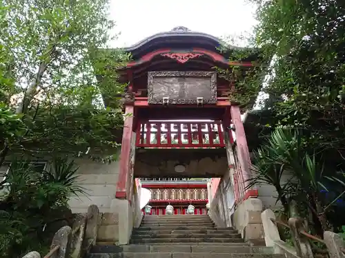 太平山神社の山門・神門