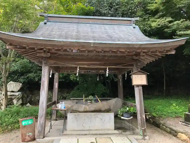 中山神社の手水舎