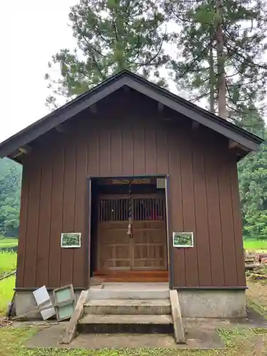 郡殿の池弁財天社の本殿・本堂