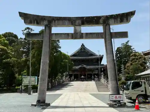 豊川閣　妙厳寺の鳥居