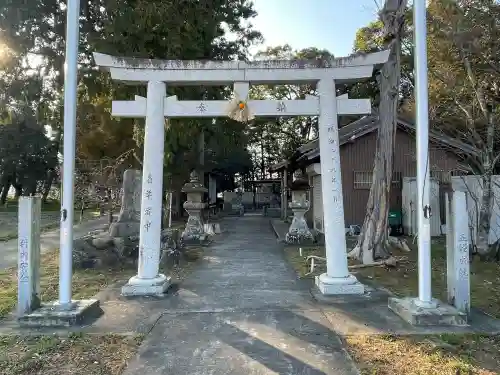 天玉神社の{uncategorized: "未分類", other: "その他", undefined: "問題あり", building: "その他建物", grave: "お墓", sacred_gate: "鳥居", guardian: "狛犬", statue: "像", buddha: "仏像", history: "歴史", nature: "自然", garden: "庭園", animal: "動物", pagoda: "塔", temizu: "手水舎", mountain_gate: "山門・神門", sanctuary: "本殿・本堂", subordinate: "末社・摂社", art: "芸術", scenery: "景色", jizo: "地蔵", ema: "絵馬", goshuin: "御朱印", omikuji: "おみくじ", items: "授与品その他", amulet: "お守り", goshuincho: "御朱印帳", eats: "食事", festival: "お祭り", votive_dance: "神楽", shichigosan: "七五三参", wedding: "結婚式", experience: "体験その他", initially: "初詣", around: "周辺", anti_infection: "感染症対策"}