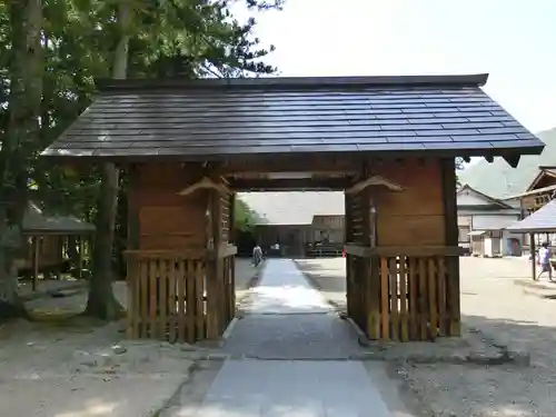 須佐神社の山門