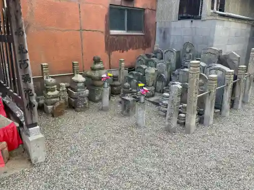 真慶寺の{uncategorized: "未分類", other: "その他", undefined: "問題あり", building: "その他建物", grave: "お墓", sacred_gate: "鳥居", guardian: "狛犬", statue: "像", buddha: "仏像", history: "歴史", nature: "自然", garden: "庭園", animal: "動物", pagoda: "塔", temizu: "手水舎", mountain_gate: "山門・神門", sanctuary: "本殿・本堂", subordinate: "末社・摂社", art: "芸術", scenery: "景色", jizo: "地蔵", ema: "絵馬", goshuin: "御朱印", omikuji: "おみくじ", items: "授与品その他", amulet: "お守り", goshuincho: "御朱印帳", eats: "食事", festival: "お祭り", votive_dance: "神楽", shichigosan: "七五三参", wedding: "結婚式", experience: "体験その他", initially: "初詣", around: "周辺", anti_infection: "感染症対策"}