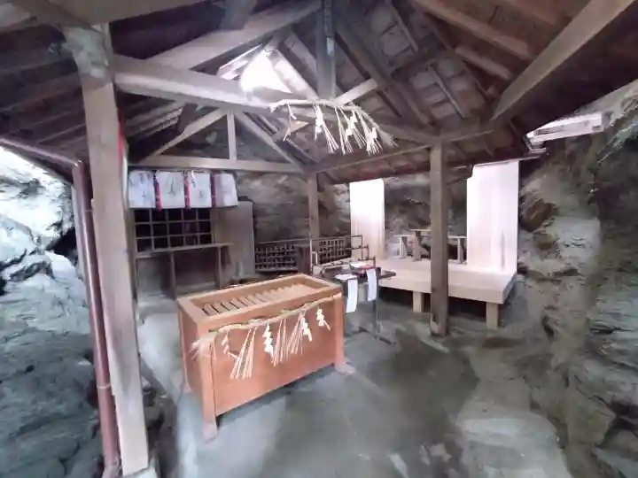 鹽竈神社の{uncategorized: "未分類", other: "その他", undefined: "問題あり", building: "その他建物", grave: "お墓", sacred_gate: "鳥居", guardian: "狛犬", statue: "像", buddha: "仏像", history: "歴史", nature: "自然", garden: "庭園", animal: "動物", pagoda: "塔", temizu: "手水舎", mountain_gate: "山門・神門", sanctuary: "本殿・本堂", subordinate: "末社・摂社", art: "芸術", scenery: "景色", jizo: "地蔵", ema: "絵馬", goshuin: "御朱印", omikuji: "おみくじ", items: "授与品その他", amulet: "お守り", goshuincho: "御朱印帳", eats: "食事", festival: "お祭り", votive_dance: "神楽", shichigosan: "七五三参", wedding: "結婚式", experience: "体験その他", initially: "初詣", around: "周辺", anti_infection: "感染症対策"}