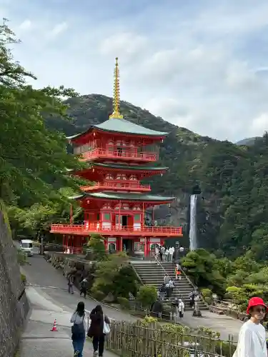 熊野那智大社の{uncategorized: "未分類", other: "その他", undefined: "問題あり", building: "その他建物", grave: "お墓", sacred_gate: "鳥居", guardian: "狛犬", statue: "像", buddha: "仏像", history: "歴史", nature: "自然", garden: "庭園", animal: "動物", pagoda: "塔", temizu: "手水舎", mountain_gate: "山門・神門", sanctuary: "本殿・本堂", subordinate: "末社・摂社", art: "芸術", scenery: "景色", jizo: "地蔵", ema: "絵馬", goshuin: "御朱印", omikuji: "おみくじ", items: "授与品その他", amulet: "お守り", goshuincho: "御朱印帳", eats: "食事", festival: "お祭り", votive_dance: "神楽", shichigosan: "七五三参", wedding: "結婚式", experience: "体験その他", initially: "初詣", around: "周辺", anti_infection: "感染症対策"}