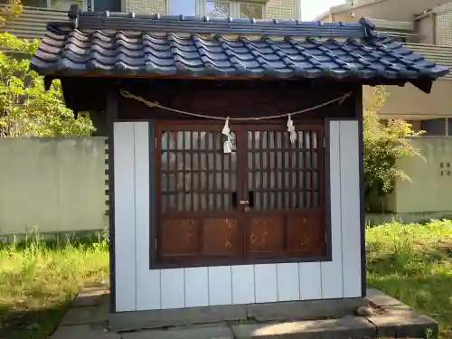 綱島神社の{uncategorized: "未分類", other: "その他", undefined: "問題あり", building: "その他建物", grave: "お墓", sacred_gate: "鳥居", guardian: "狛犬", statue: "像", buddha: "仏像", history: "歴史", nature: "自然", garden: "庭園", animal: "動物", pagoda: "塔", temizu: "手水舎", mountain_gate: "山門・神門", sanctuary: "本殿・本堂", subordinate: "末社・摂社", art: "芸術", scenery: "景色", jizo: "地蔵", ema: "絵馬", goshuin: "御朱印", omikuji: "おみくじ", items: "授与品その他", amulet: "お守り", goshuincho: "御朱印帳", eats: "食事", festival: "お祭り", votive_dance: "神楽", shichigosan: "七五三参", wedding: "結婚式", experience: "体験その他", initially: "初詣", around: "周辺", anti_infection: "感染症対策"}