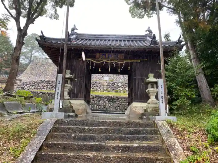 神吉八幡神社の山門・神門