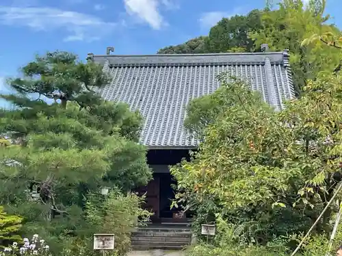 石峯寺の本殿・本堂