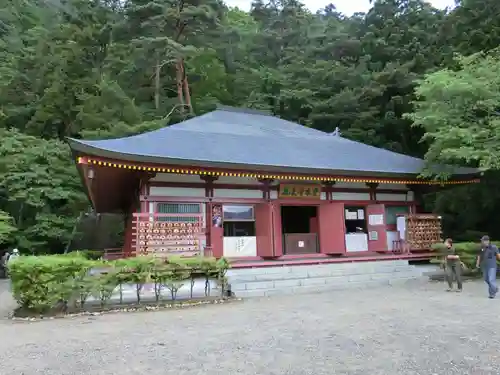 鳳来寺の本殿・本堂