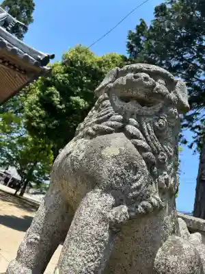 素盞嗚神社の{uncategorized: "未分類", other: "その他", undefined: "問題あり", building: "その他建物", grave: "お墓", sacred_gate: "鳥居", guardian: "狛犬", statue: "像", buddha: "仏像", history: "歴史", nature: "自然", garden: "庭園", animal: "動物", pagoda: "塔", temizu: "手水舎", mountain_gate: "山門・神門", sanctuary: "本殿・本堂", subordinate: "末社・摂社", art: "芸術", scenery: "景色", jizo: "地蔵", ema: "絵馬", goshuin: "御朱印", omikuji: "おみくじ", items: "授与品その他", amulet: "お守り", goshuincho: "御朱印帳", eats: "食事", festival: "お祭り", votive_dance: "神楽", shichigosan: "七五三参", wedding: "結婚式", experience: "体験その他", initially: "初詣", around: "周辺", anti_infection: "感染症対策"}