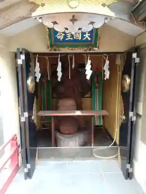 須賀神社の像