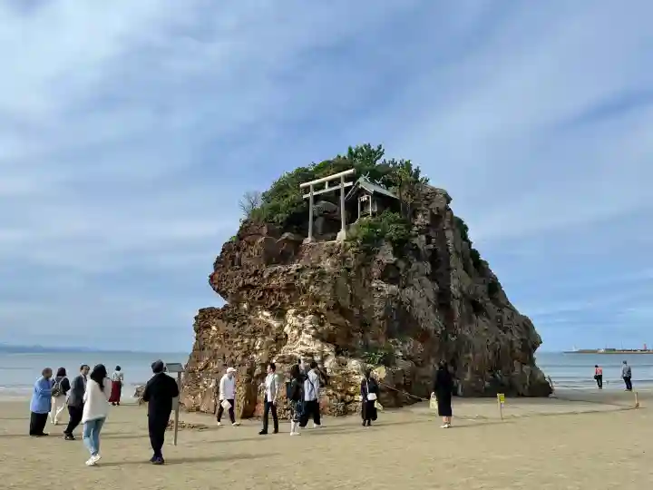 稲佐の浜 弁天島の{uncategorized: "未分類", other: "その他", undefined: "問題あり", building: "その他建物", grave: "お墓", sacred_gate: "鳥居", guardian: "狛犬", statue: "像", buddha: "仏像", history: "歴史", nature: "自然", garden: "庭園", animal: "動物", pagoda: "塔", temizu: "手水舎", mountain_gate: "山門・神門", sanctuary: "本殿・本堂", subordinate: "末社・摂社", art: "芸術", scenery: "景色", jizo: "地蔵", ema: "絵馬", goshuin: "御朱印", omikuji: "おみくじ", items: "授与品その他", amulet: "お守り", goshuincho: "御朱印帳", eats: "食事", festival: "お祭り", votive_dance: "神楽", shichigosan: "七五三参", wedding: "結婚式", experience: "体験その他", initially: "初詣", around: "周辺", anti_infection: "感染症対策"}
