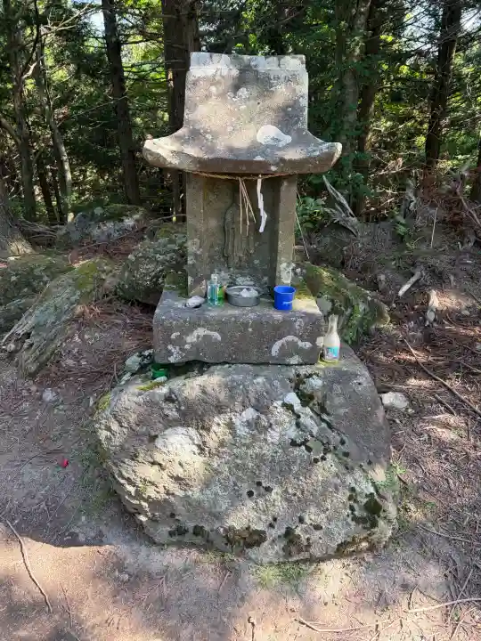 英彦山神宮御本社(上宮)の{uncategorized: "未分類", other: "その他", undefined: "問題あり", building: "その他建物", grave: "お墓", sacred_gate: "鳥居", guardian: "狛犬", statue: "像", buddha: "仏像", history: "歴史", nature: "自然", garden: "庭園", animal: "動物", pagoda: "塔", temizu: "手水舎", mountain_gate: "山門・神門", sanctuary: "本殿・本堂", subordinate: "末社・摂社", art: "芸術", scenery: "景色", jizo: "地蔵", ema: "絵馬", goshuin: "御朱印", omikuji: "おみくじ", items: "授与品その他", amulet: "お守り", goshuincho: "御朱印帳", eats: "食事", festival: "お祭り", votive_dance: "神楽", shichigosan: "七五三参", wedding: "結婚式", experience: "体験その他", initially: "初詣", around: "周辺", anti_infection: "感染症対策"}