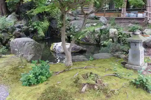 建部大社の庭園