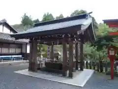 敢國神社の手水