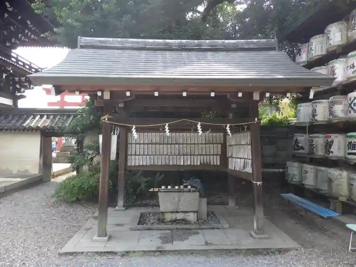 梅宮大社の手水舎