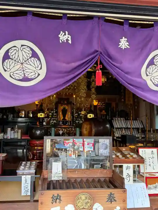 江東寺の{uncategorized: "未分類", other: "その他", undefined: "問題あり", building: "その他建物", grave: "お墓", sacred_gate: "鳥居", guardian: "狛犬", statue: "像", buddha: "仏像", history: "歴史", nature: "自然", garden: "庭園", animal: "動物", pagoda: "塔", temizu: "手水舎", mountain_gate: "山門・神門", sanctuary: "本殿・本堂", subordinate: "末社・摂社", art: "芸術", scenery: "景色", jizo: "地蔵", ema: "絵馬", goshuin: "御朱印", omikuji: "おみくじ", items: "授与品その他", amulet: "お守り", goshuincho: "御朱印帳", eats: "食事", festival: "お祭り", votive_dance: "神楽", shichigosan: "七五三参", wedding: "結婚式", experience: "体験その他", initially: "初詣", around: "周辺", anti_infection: "感染症対策"}