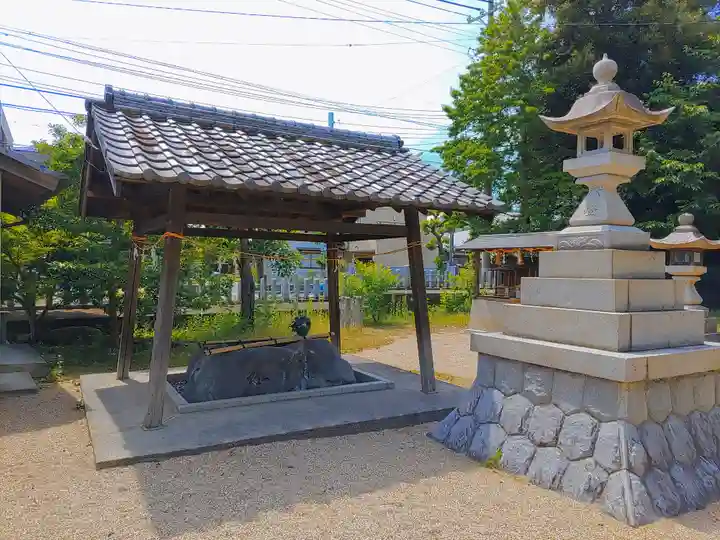 八幡神社(井田)の手水舎